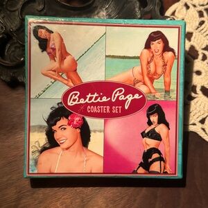 BETTY PAGE- Coaster Set by Dark Horse Comics 1999 4x4 inches